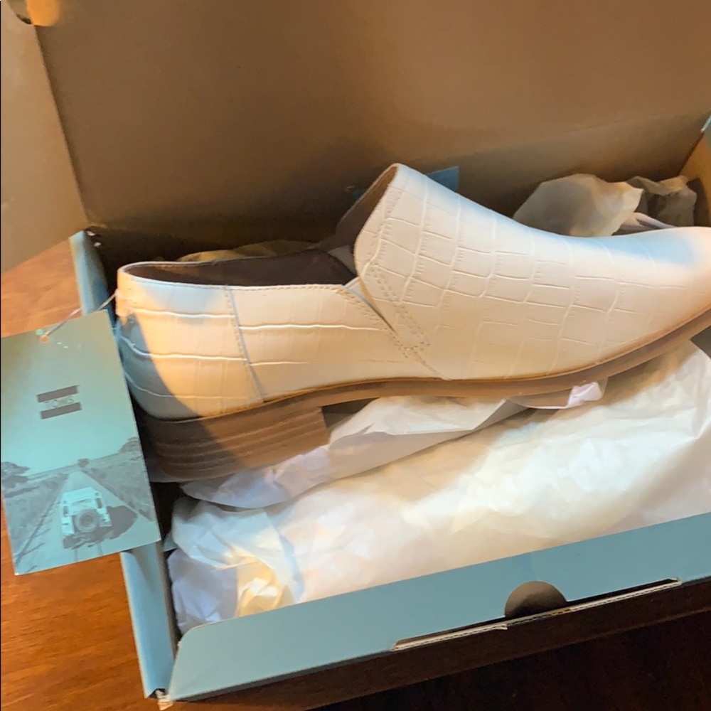 White Crocodile TOMS shoes!!!